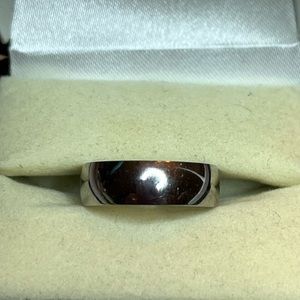 Silver tone wedding band size 6